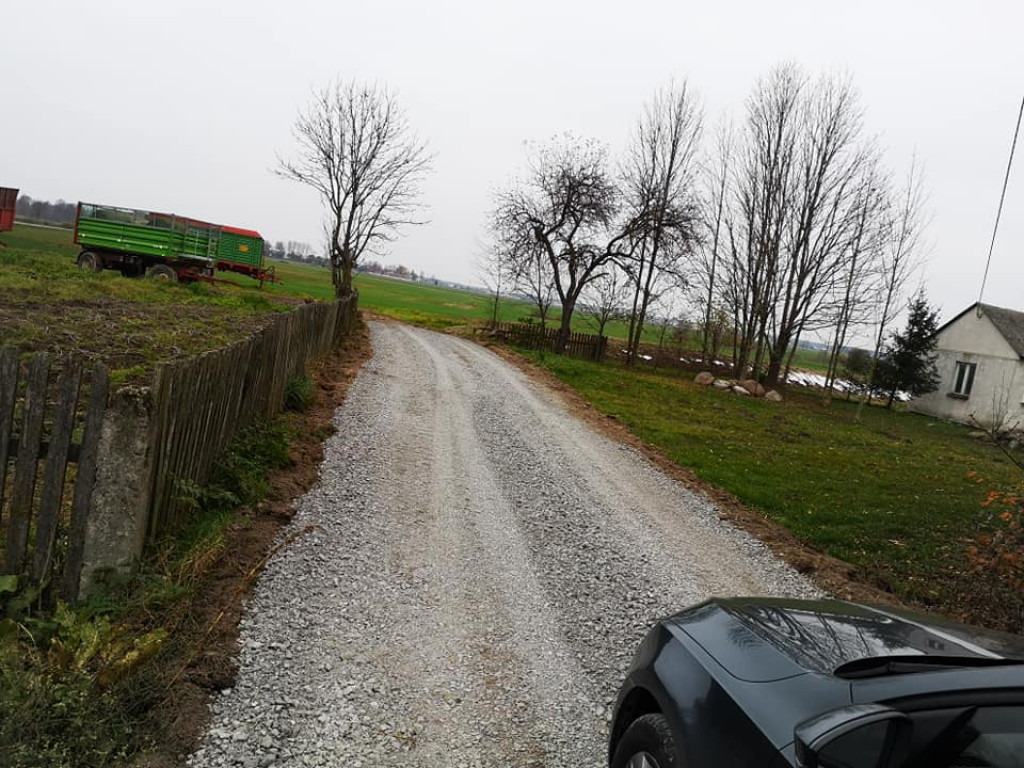 Utwardzanie dróg w Żyłkach i Rozwadowie