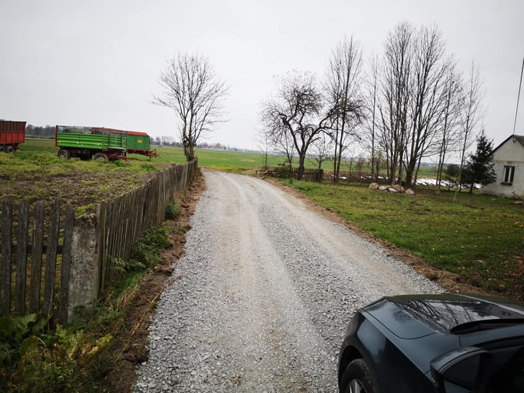 Utwardzanie dróg w Żyłkach i Rozwadowie