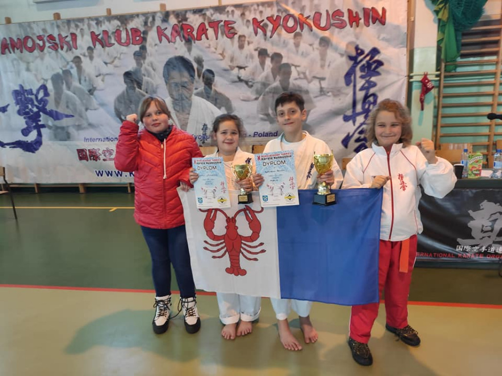 Karatecy z powiatu radzyńskiego na turnieju w Łabuńkach