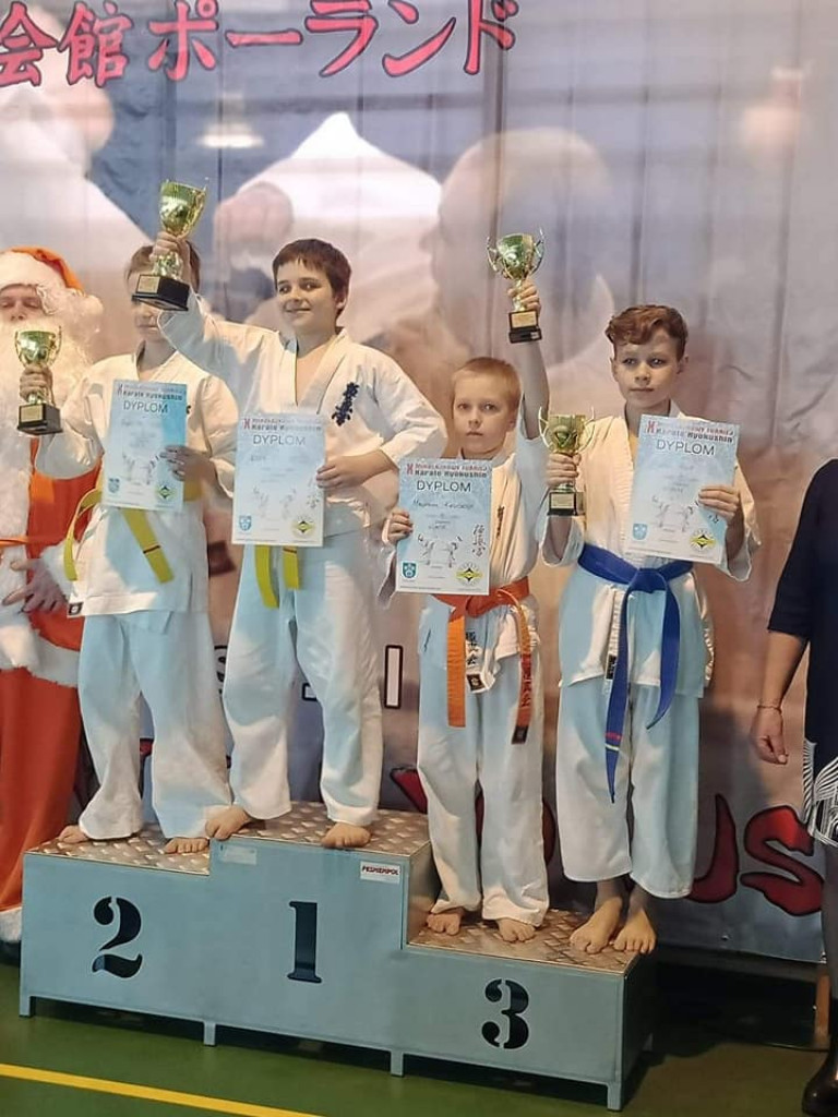 Karatecy z powiatu radzyńskiego na turnieju w Łabuńkach