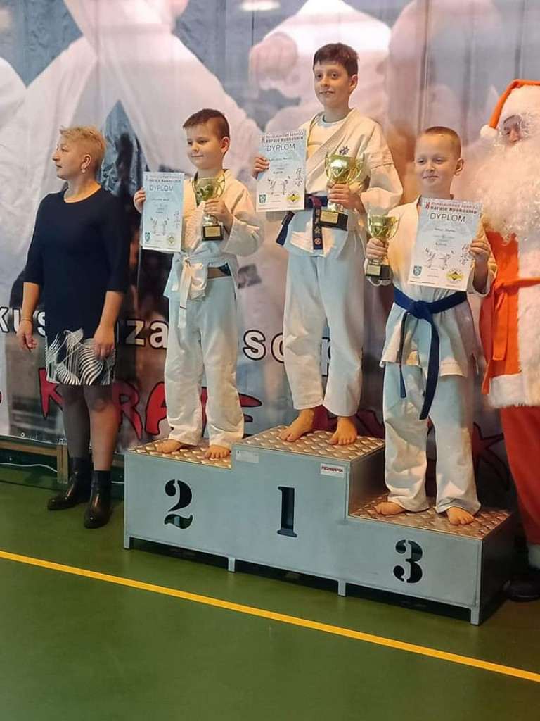 Karatecy z powiatu radzyńskiego na turnieju w Łabuńkach