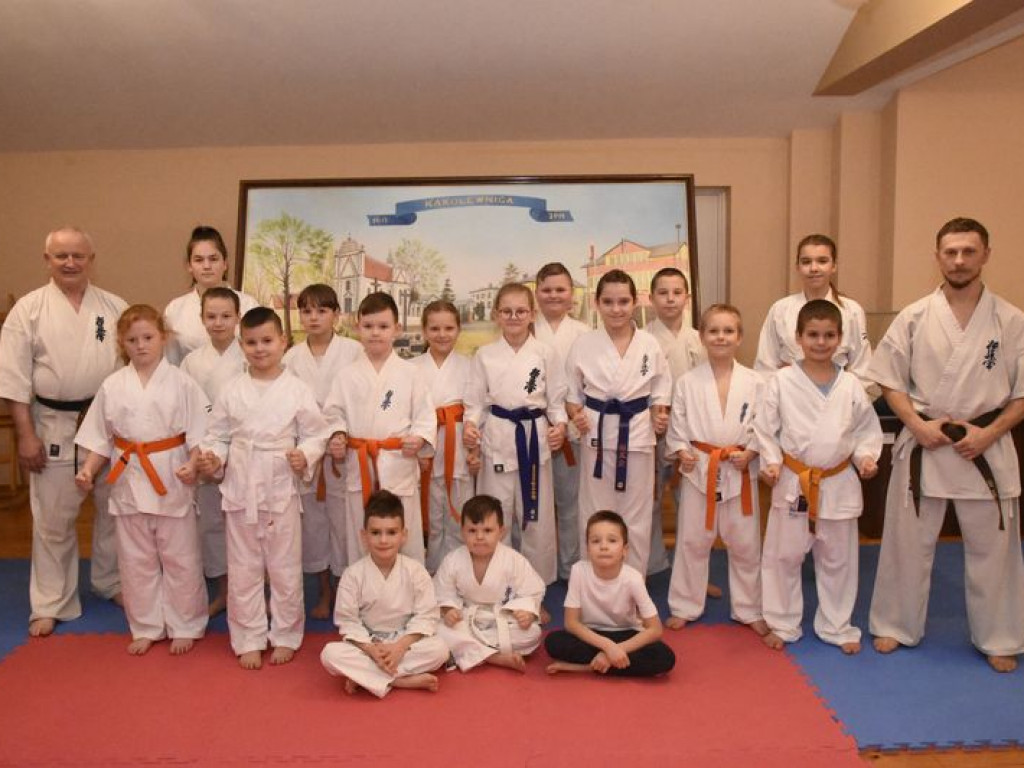 Egzamin na wyższe stopnie karate w Kąkolewnicy