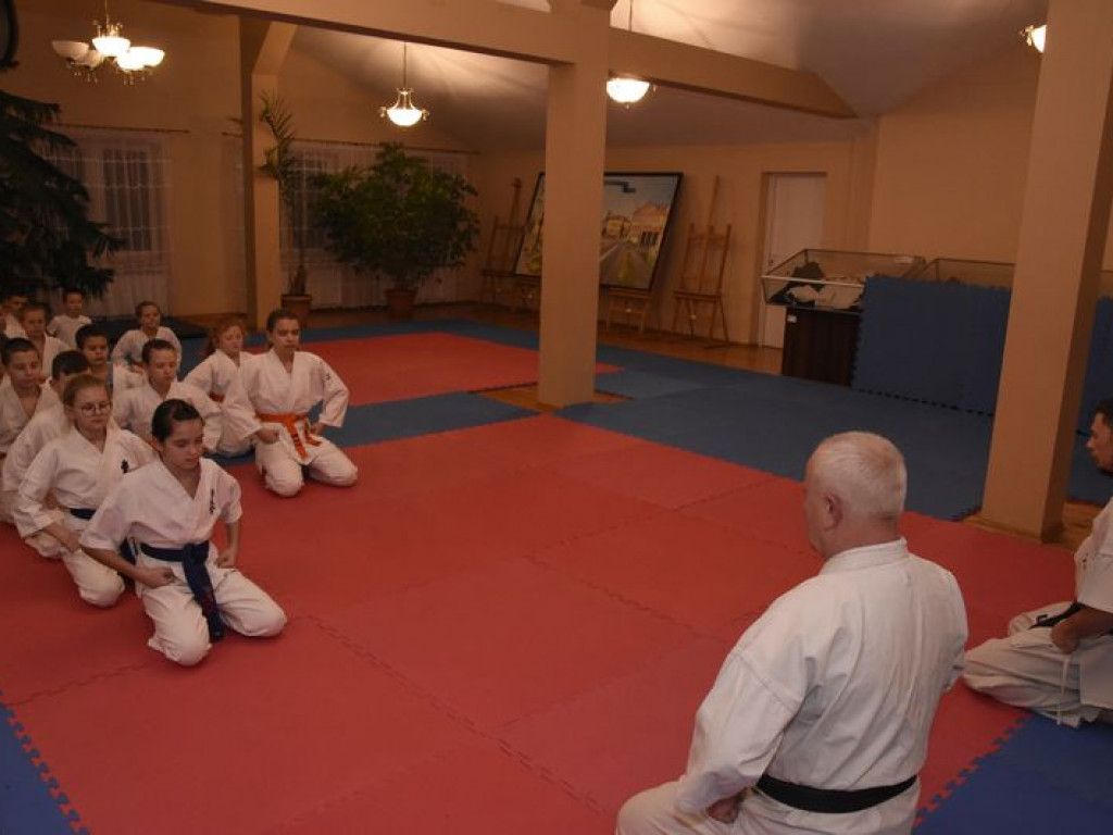 Egzamin na wyższe stopnie karate w Kąkolewnicy