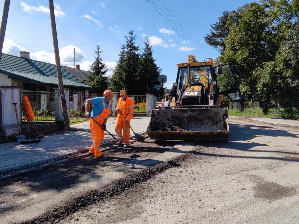 Remonty dróg w Komarówce Podlaskiej