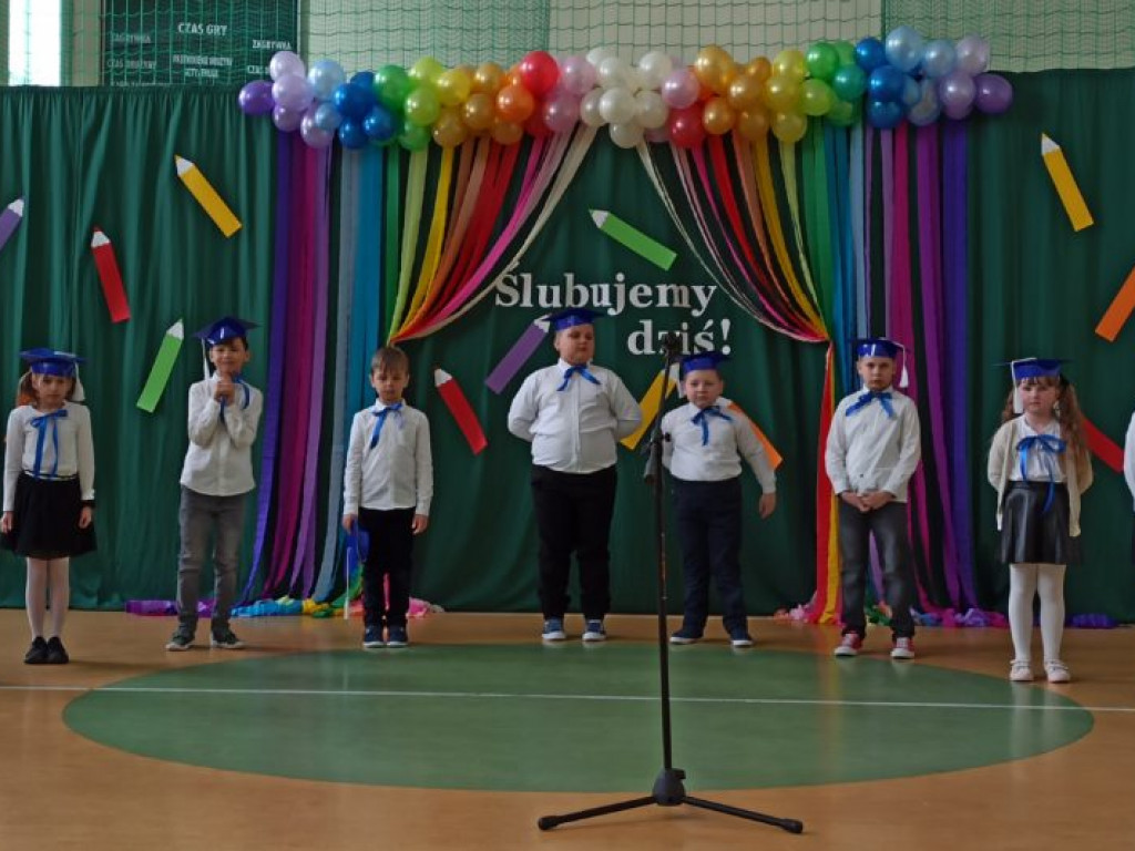 Ślubowanie pierwszoklasistów w SP w Domaszewnicy