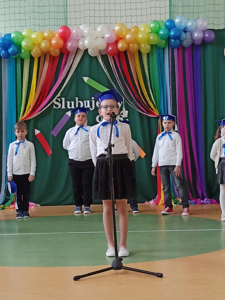 Ślubowanie pierwszoklasistów w SP w Domaszewnicy