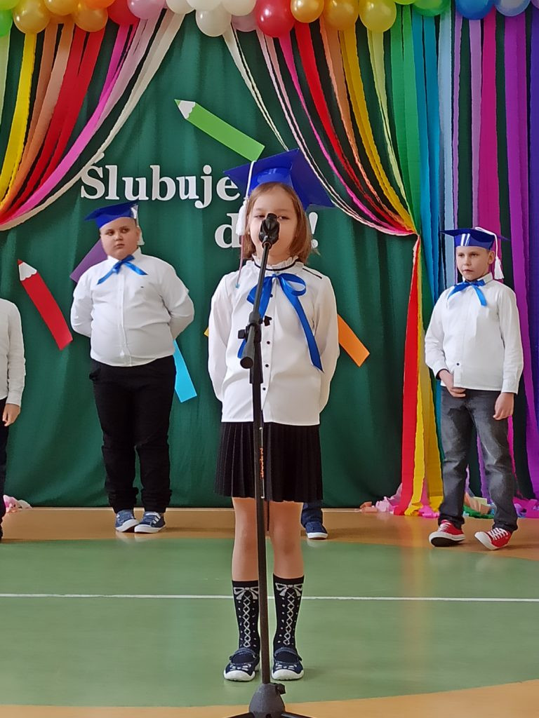 Ślubowanie pierwszoklasistów w SP w Domaszewnicy