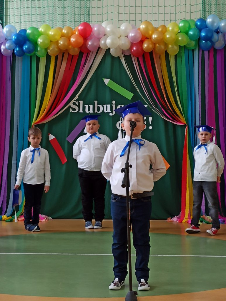 Ślubowanie pierwszoklasistów w SP w Domaszewnicy
