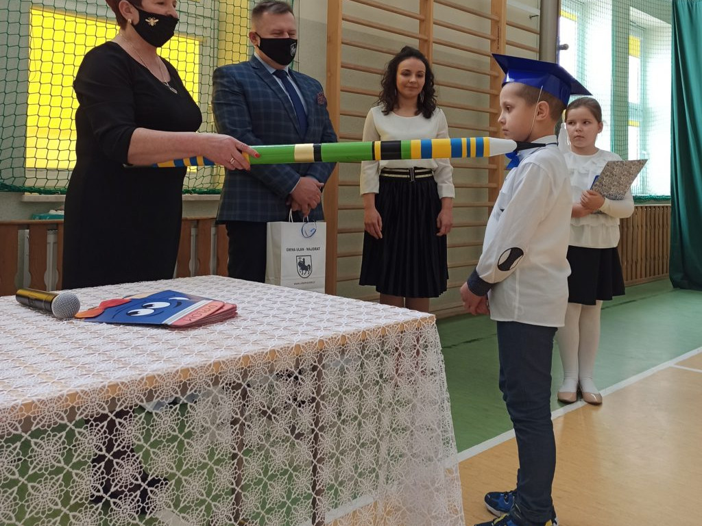 Ślubowanie pierwszoklasistów w SP w Domaszewnicy