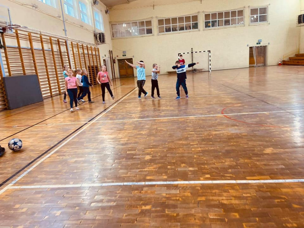 Remont hali sportowej w ZO w Kąkolewnicy