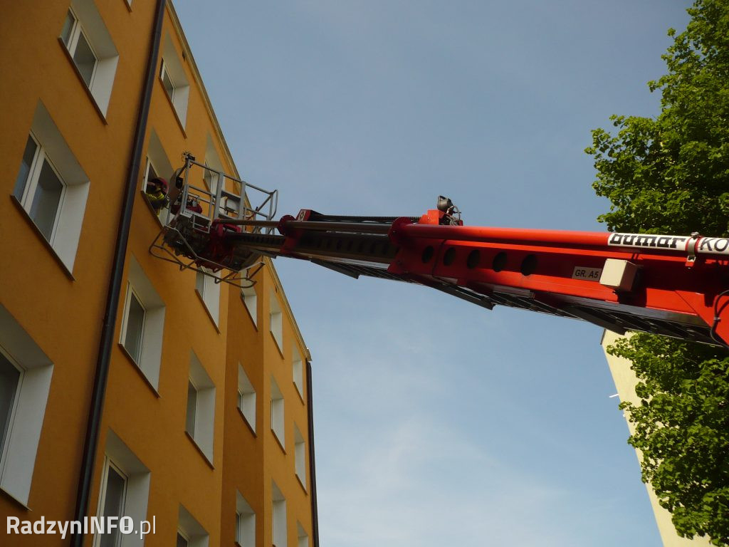 Pomoc strażaków dla ratowników na Bulwarach
