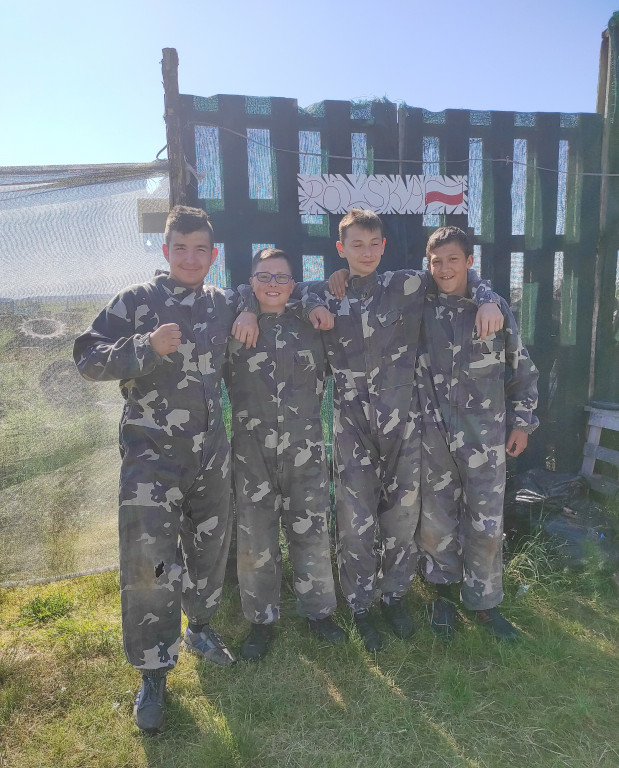 Uczniowie z SP w Sobolach na paintballu