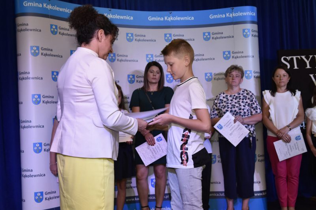 Wręczanie stypendiów w gminie Kąkolewnica