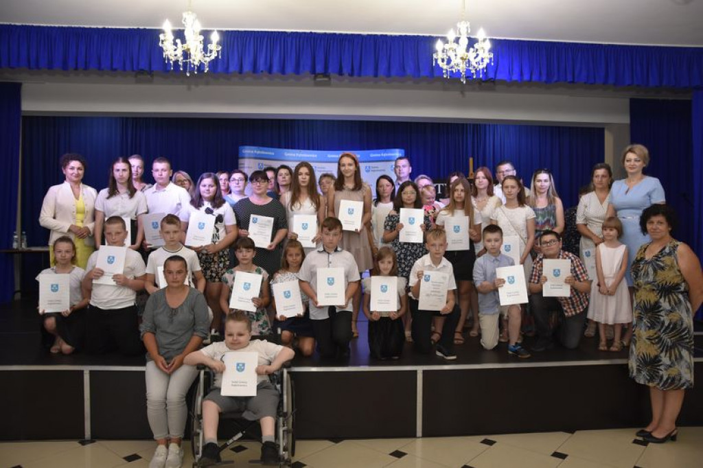 Wręczanie stypendiów w gminie Kąkolewnica