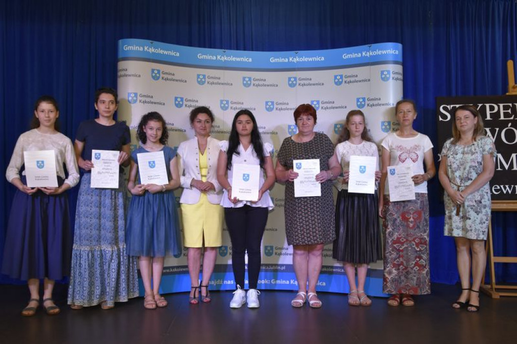Wręczanie stypendiów w gminie Kąkolewnica