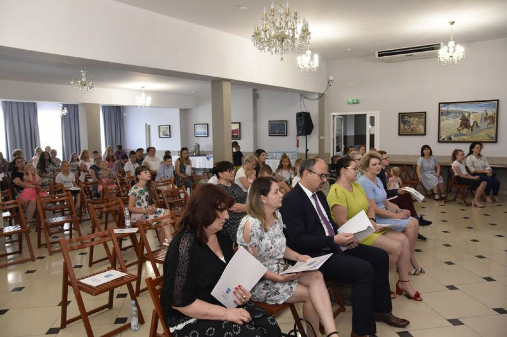 Wręczanie stypendiów w gminie Kąkolewnica