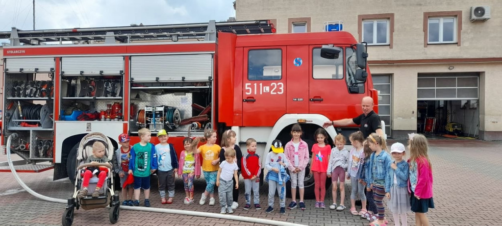 Spotkanie przedszkolaków ze strażakami