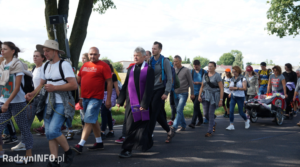 Przybycie pielgrzymów do Radzynia