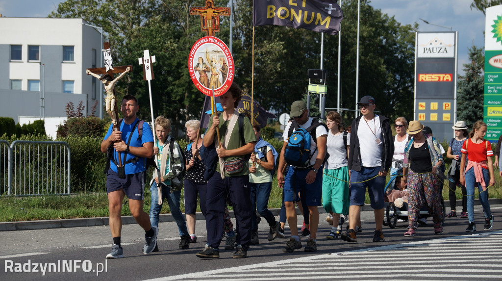 Przybycie pielgrzymów do Radzynia