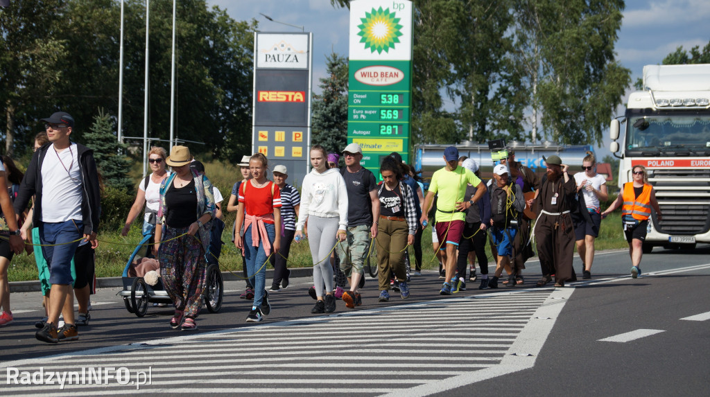Przybycie pielgrzymów do Radzynia