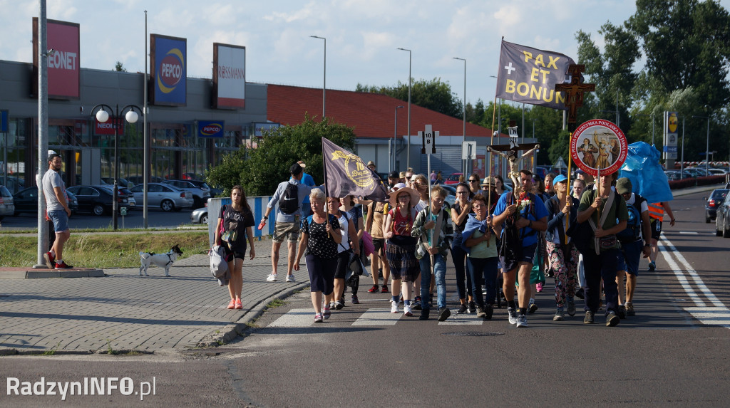 Przybycie pielgrzymów do Radzynia