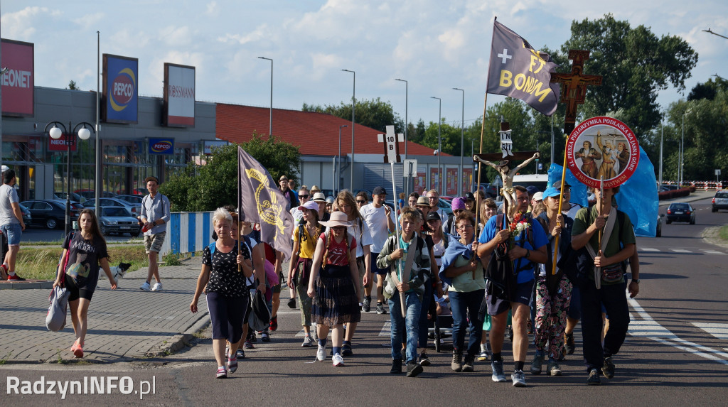Przybycie pielgrzymów do Radzynia