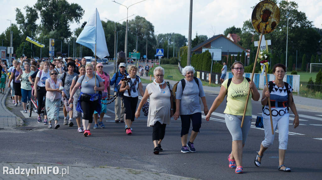 Przybycie pielgrzymów do Radzynia