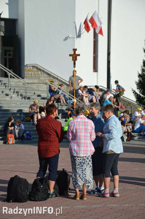 Wyjście pielgrzymów z Radzynia