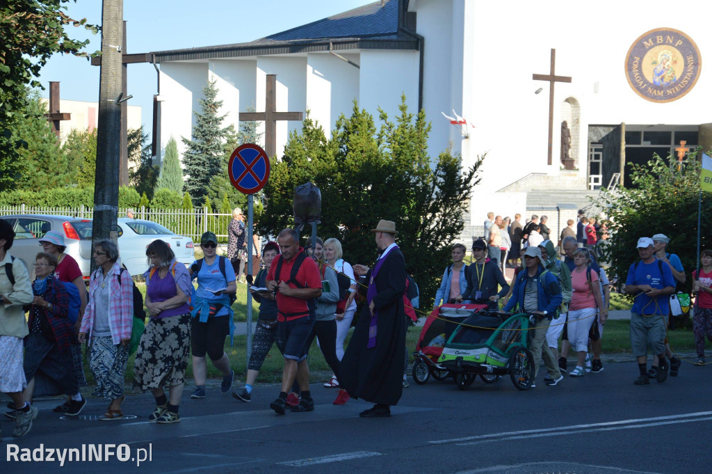 Wyjście pielgrzymów z Radzynia