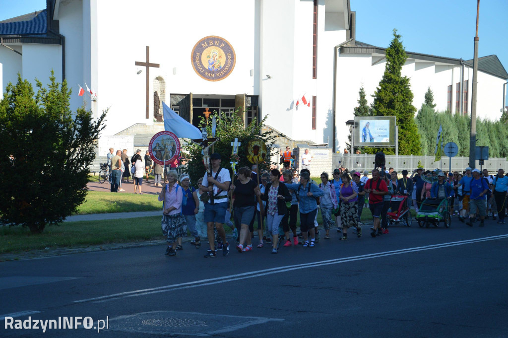 Wyjście pielgrzymów z Radzynia