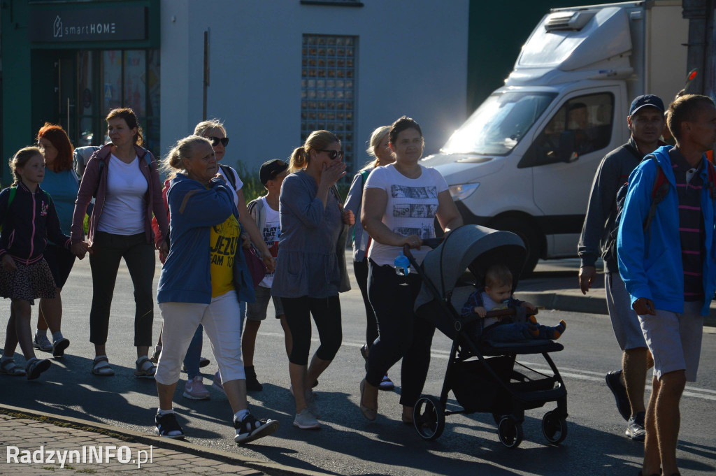 Wyjście pielgrzymów z Radzynia