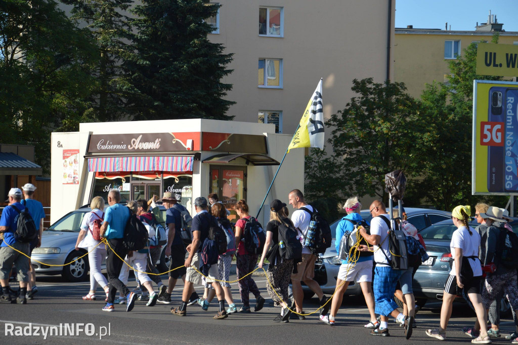 Wyjście pielgrzymów z Radzynia