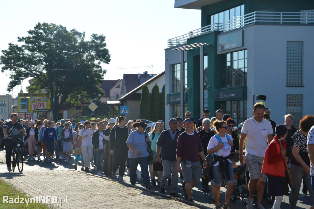 Wyjście pielgrzymów z Radzynia