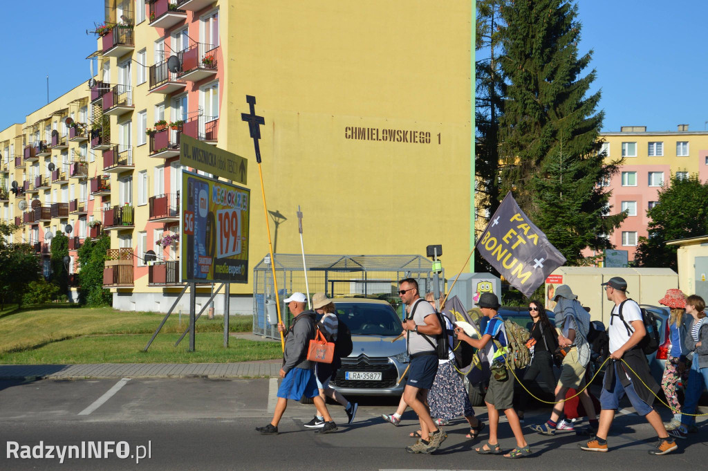 Wyjście pielgrzymów z Radzynia