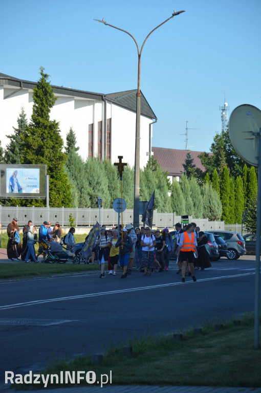 Wyjście pielgrzymów z Radzynia