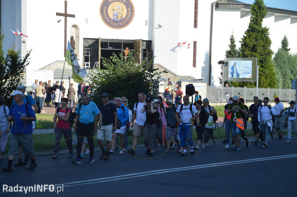 Wyjście pielgrzymów z Radzynia