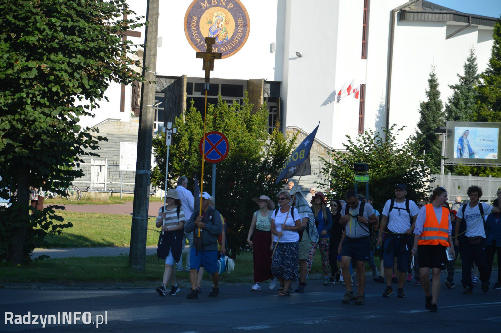 Wyjście pielgrzymów z Radzynia