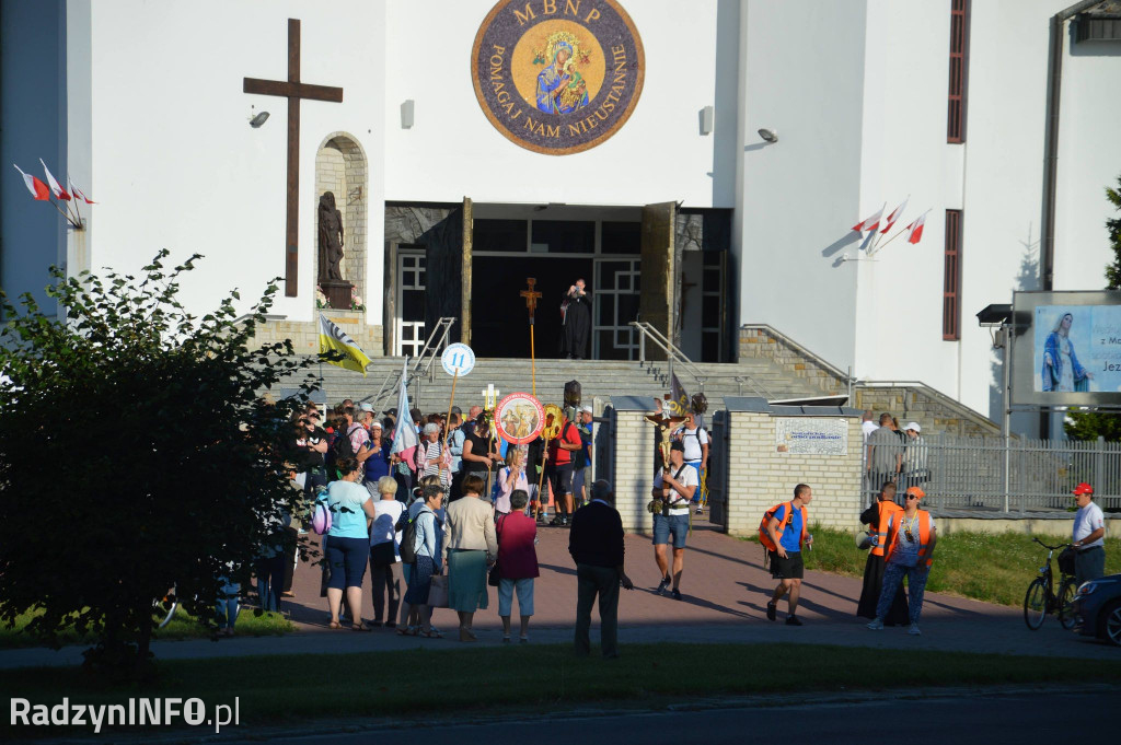 Wyjście pielgrzymów z Radzynia