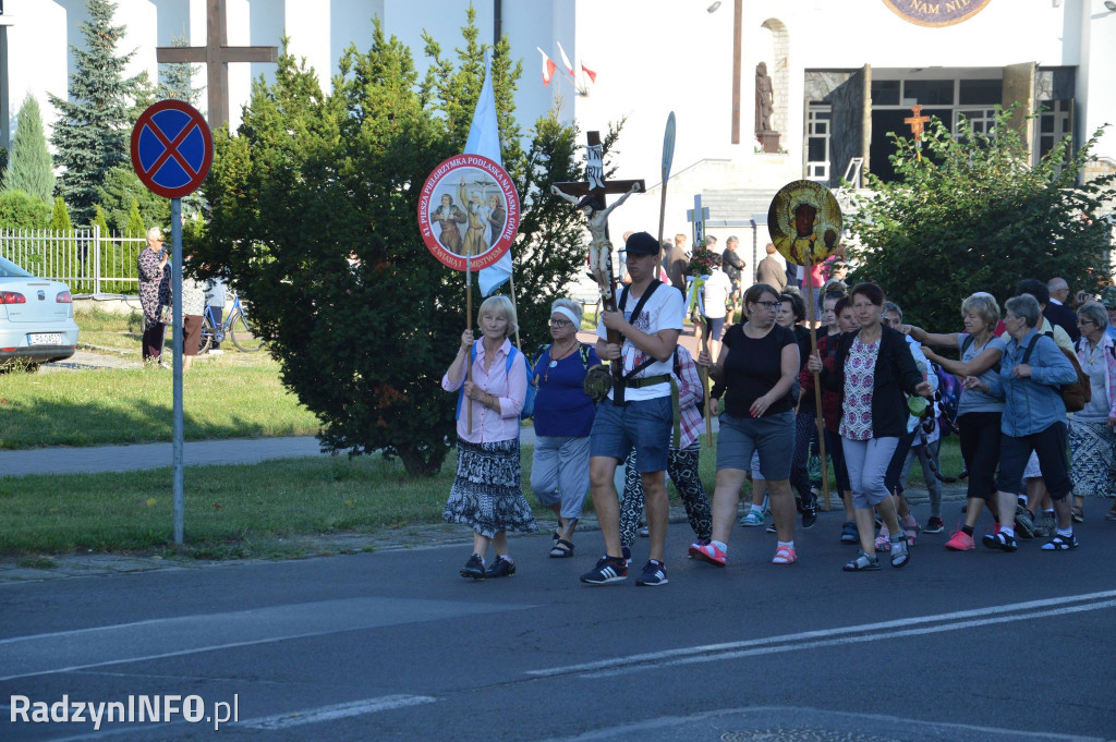 Wyjście pielgrzymów z Radzynia