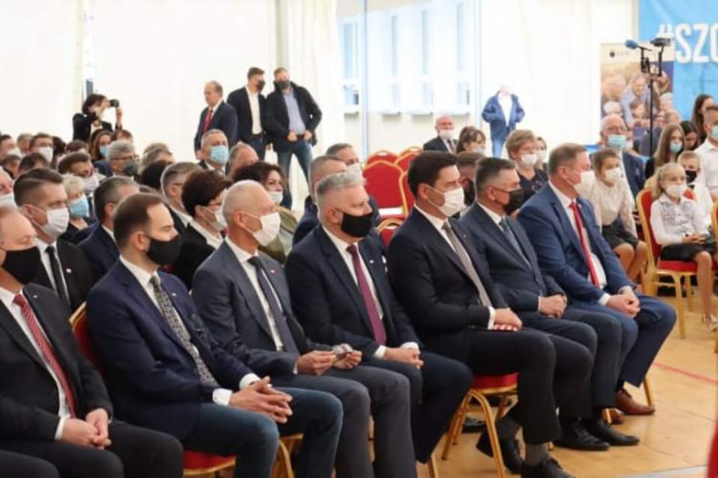 Otwarcie szkoły w Branicy R. z udziałem premiera