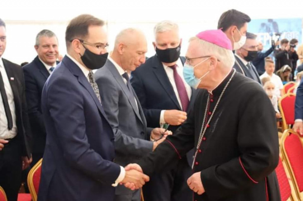 Otwarcie szkoły w Branicy R. z udziałem premiera