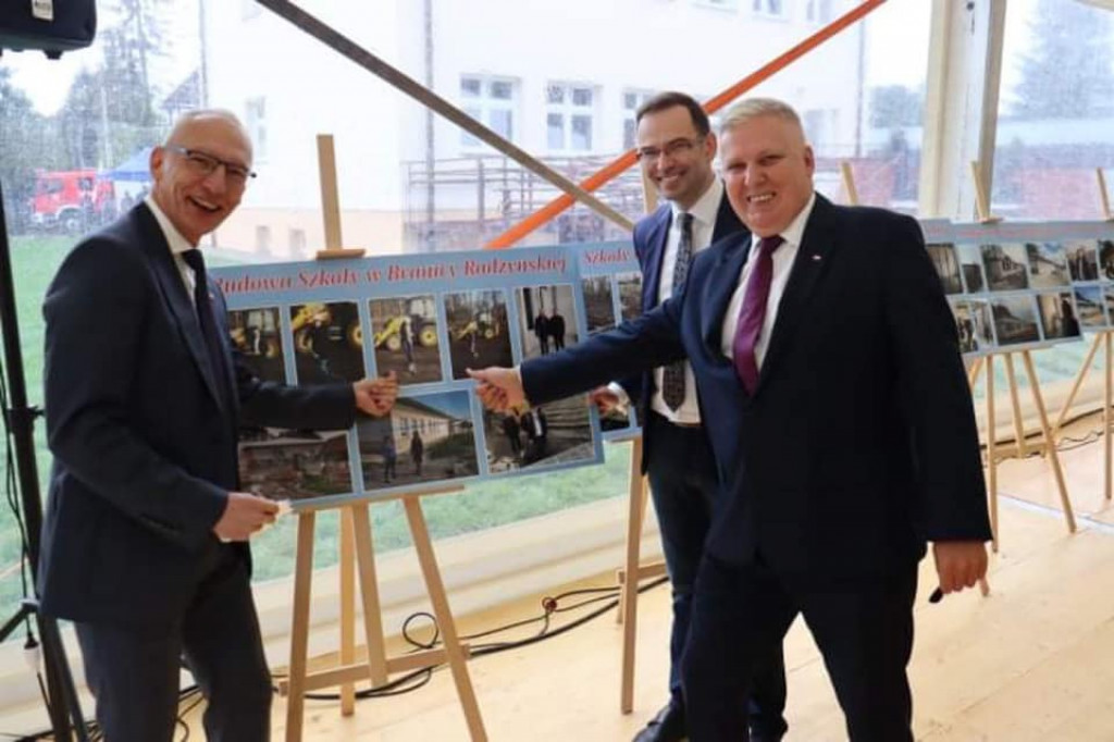 Otwarcie szkoły w Branicy R. z udziałem premiera