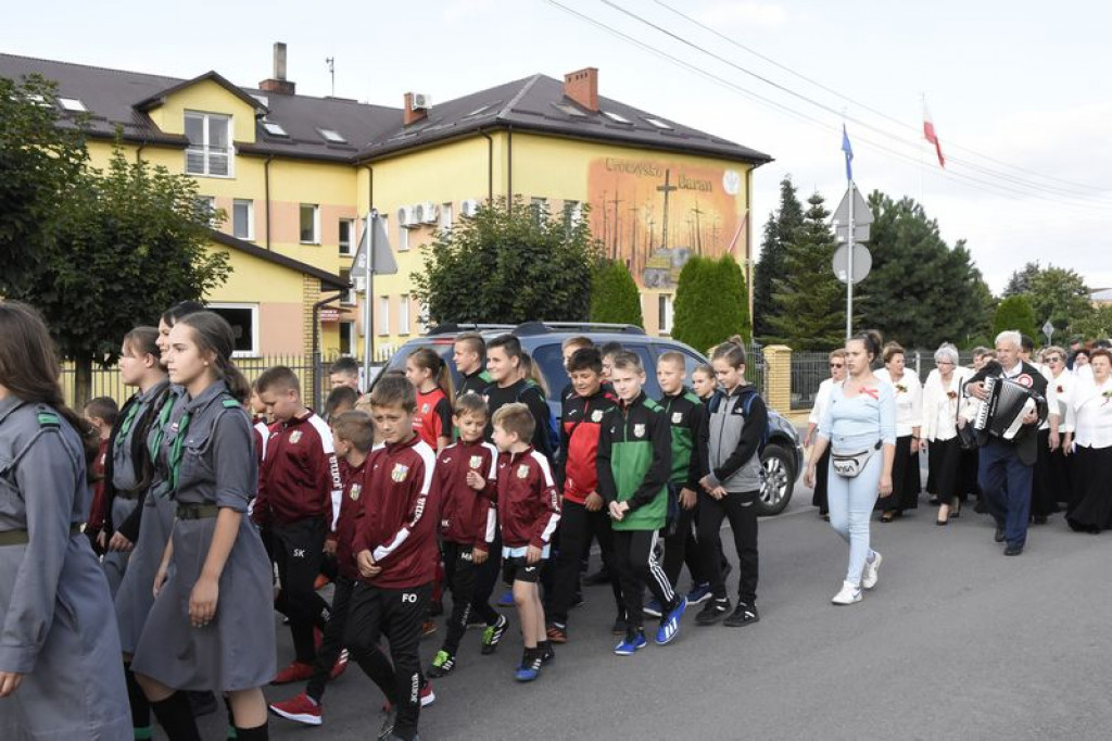 Odsłonięcie murali w Kąkolewnicy i uroczystości