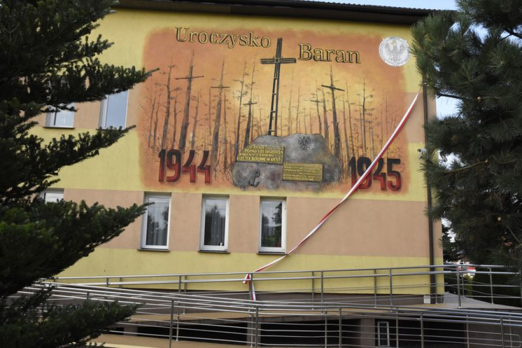 Odsłonięcie murali w Kąkolewnicy i uroczystości