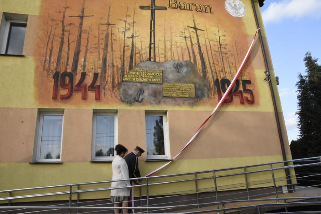 Odsłonięcie murali w Kąkolewnicy i uroczystości