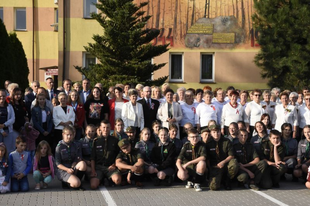 Odsłonięcie murali w Kąkolewnicy i uroczystości