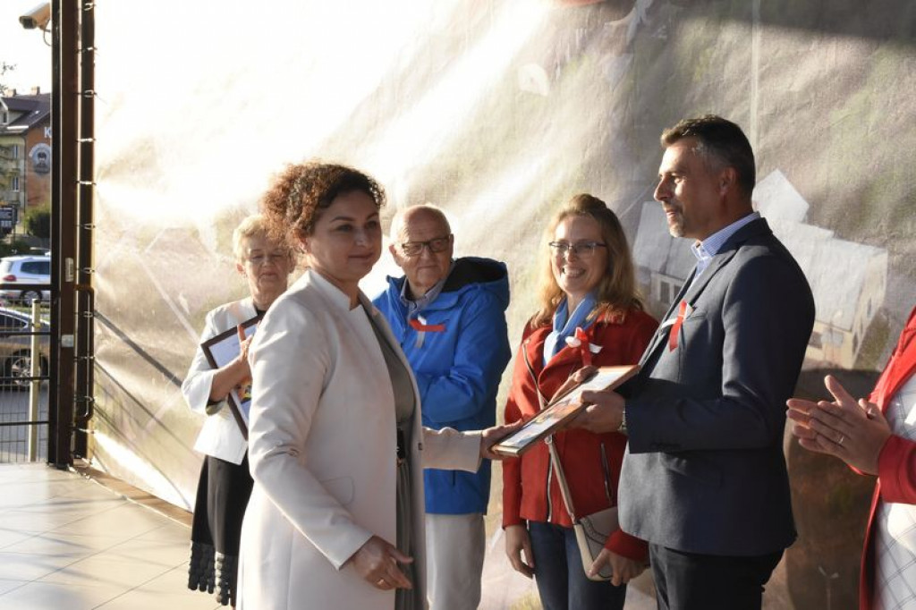 Odsłonięcie murali w Kąkolewnicy i uroczystości