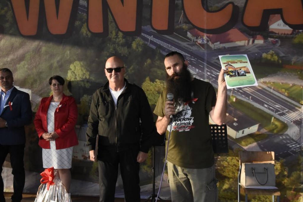 Odsłonięcie murali w Kąkolewnicy i uroczystości