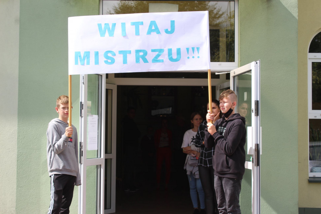 Oficjalne powitanie medalisty w Komarówce P.