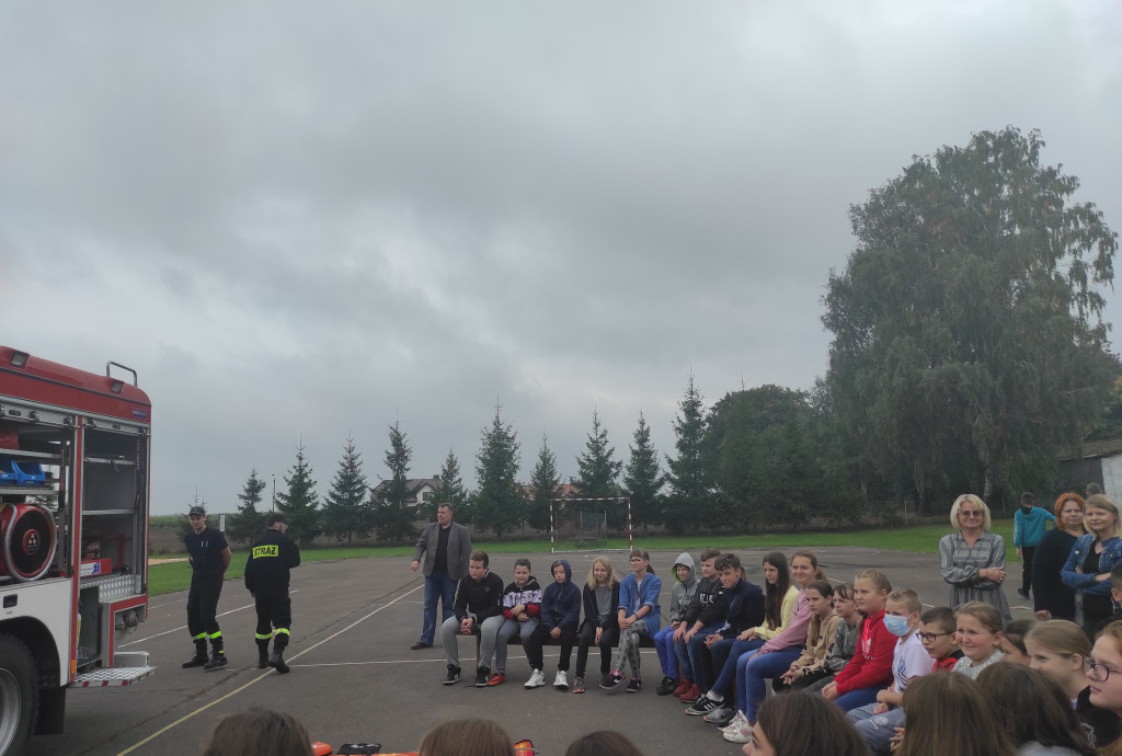 Strażacy z wizytą w SP w Sobolach